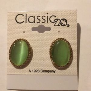 Classic 28 green goldtone earrings
